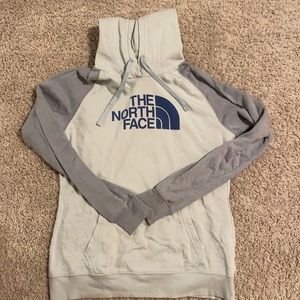 NORTH FACE HOODIE• MEDIUM